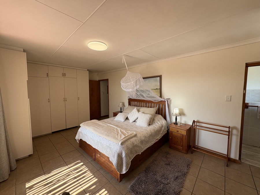 4 Bedroom Property for Sale in Pearl Bay Western Cape